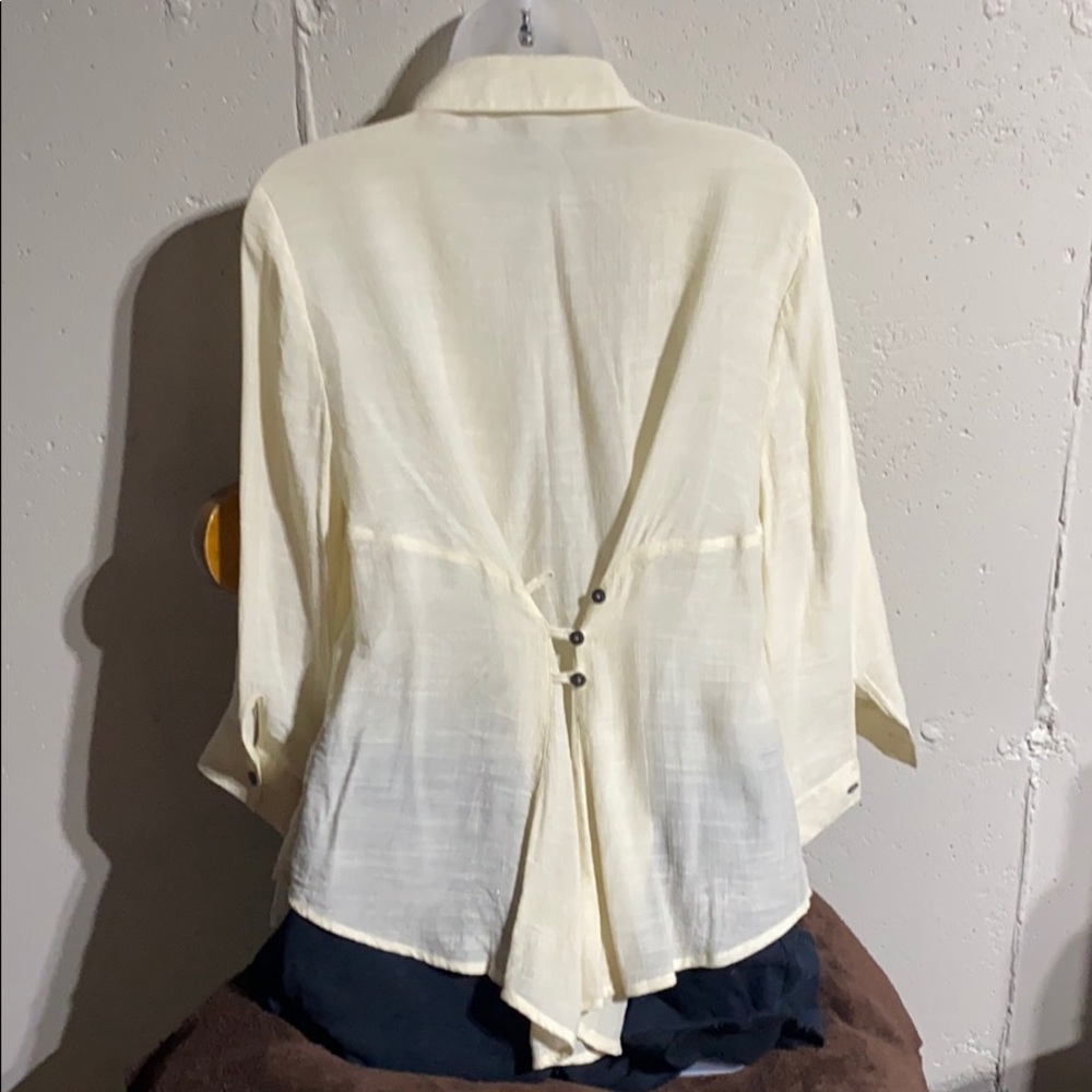 Button down Blouse - Picture 2 of 5